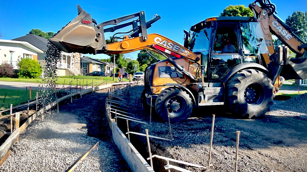Excavation et coffrage de bordure
